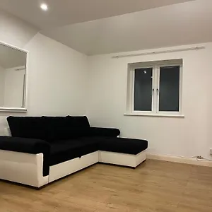Hanwell Serviced Holiday home *