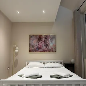Stylish 1 Bed Flat In Fulham