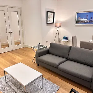 Apartment-sleeps3-hottub-patio Apartment