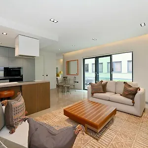4 Million Pound Mayfair Parklane Large Luxury Sleeps 6 120sqm
