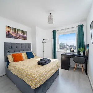 Cosy And Stylish Private In London Enfield