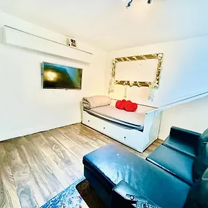 Holiday home In - 30 Minutes - Wimbledon 14 Mins