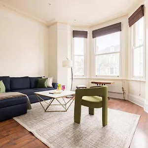 Light-filled 2-bedroom Chelsea
