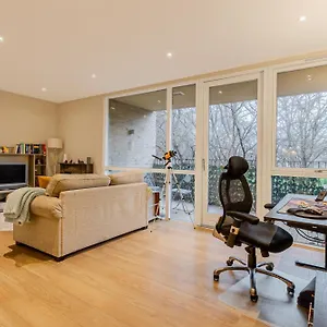 1br Flat W Balcony, 10min Elephant&castle Apartment London
