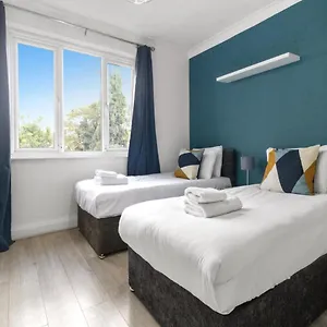 Comfortable & Convenient Spacious Private In Downshill Way * London