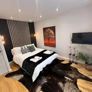 The Spacious Haven - Zone 2 Inner Apartment