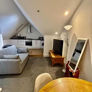 Sleep 12 In Brixton - 15 Mins From Station Bt4 *