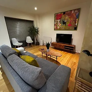 Sunny For 4 Guests, Self Check In Apartment