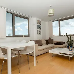 2 Bedroom East With Lovely Views London