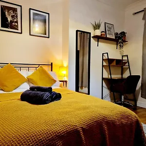 Entire Near Canary Wharf * London