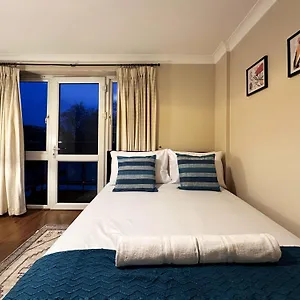 Apartment Mia Place In Tower Hill, 2 Double Beds, Max 4 People, Free Parking Available Upon Request, Great Location *