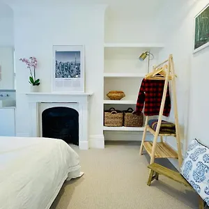 Family House Up To 8ppl With Rooftop Terrace *