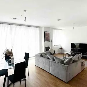 Spacious Modern 1-bedroom In Catford - Excellent Transport Links - Ideal For Long London