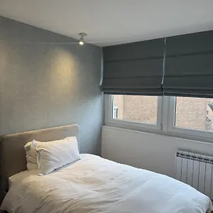 3 Bedroom In Chelsea Apartment London