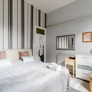 Spacious Double Bedroom In Kensington Homestay *