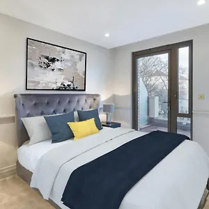 Hammersmith Apartment, Breakfast *
