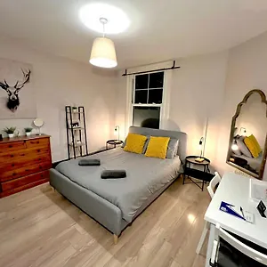 The Red Door House Homestay London