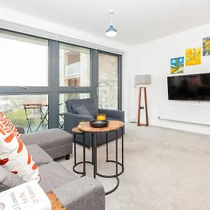 Apartment Modern 1br With Balcony & View, Wandsworth London