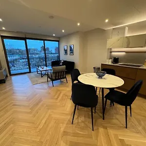 Luxury 2 Bed And 2 Bath Flat With Air Condition *