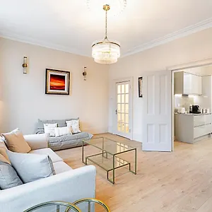 Luxury 4 Bed Fulham Townhouse With Charm Apartment