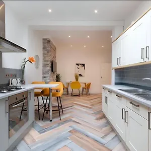 Cozy And Stylish Two Bed Apartmeant Beckenham