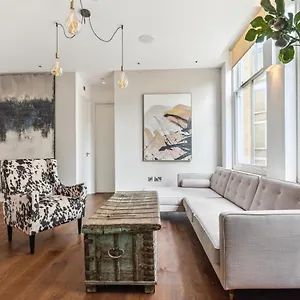 Elegant In St Pauls With Modern Comforts *