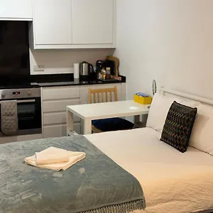 Euston Station Flat2 London