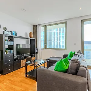 Apartment New Listing! 2br With Balcony In Stratford, 3min Dlr