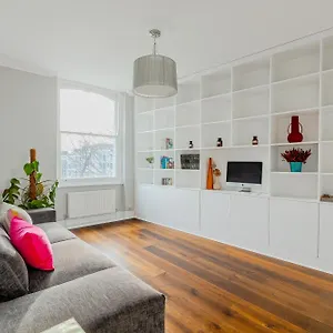New Listing! Bright 1br, Heart Of Notting Hill * London