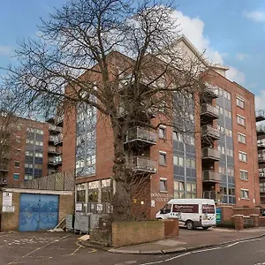Homestay 49 Donnington Court *