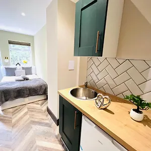 Guest house London Hawks Amazing For Couples & Tourists *