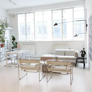 Bright & Spacious 2br Flat, Great Transport Links *
