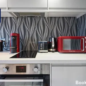 Apartment Last-minute Escape L Sleeps Up To 3 L Spectacular By Live Short Lets & Serviced