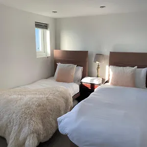 Twin Budget Flat *