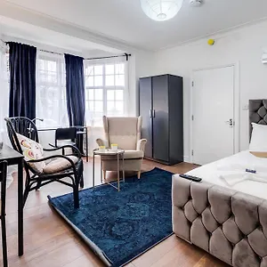 Close To London, Fully Equipped Kitchen, Coffee Maker, Airfryer, Snacks, Coffee, Toiletries, Free Parking, Flat 1 Apartment Edgware