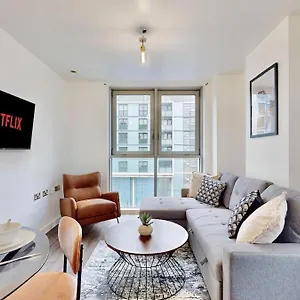 Near Westfield Stratford & Abba Arena! Apartment