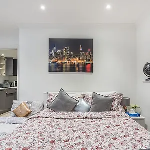 Cute And Cosy In Kensington Apartment London