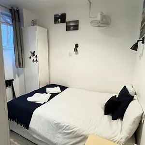Earl's Court Capsule hotel *