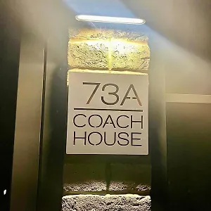 Coach House Apartment *