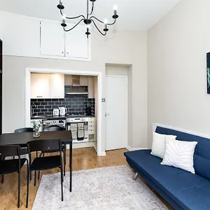 Apartment Exquisite 1br, 5min Kensington Olympia Tube London