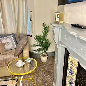 Comfy Guest One Bedroom Apartment