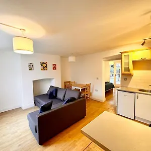 Apartment Flat-by Lewisham Train Station London