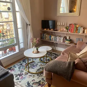 Apartment Cosy And Stylish With Balcony