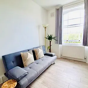 Newly Refurbished Flat In The Heart Of London
