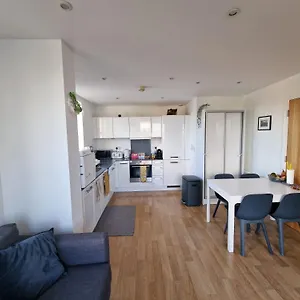 1 Bed Flat At Forest Hill Station Apartment *