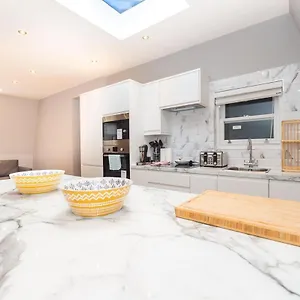 Apartment Modern Two-bedroom In Paddington London