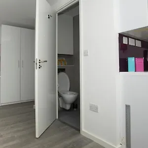 The Cube Ealing Apartment Brentford