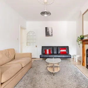 Flat Near Wembley, Self Check In, Garden Apartment