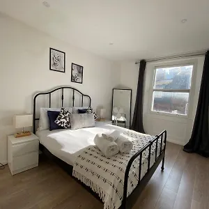 2-bed Flat On The Lively Old Compton St - Soho! Apartment London