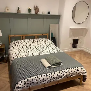 Willoaks Apartment London